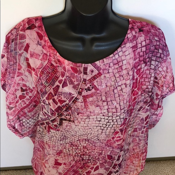 Pink short sleeve top with rhinestones. Size L - Picture 2 of 7